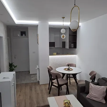 Pocuca Apartman *